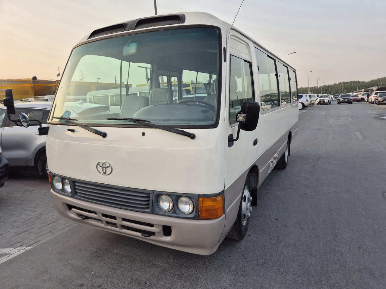 TOYOTA Coaster ... Nos bus -Originaires TOYOTA ...pas Chinois... T72 ... - Minibus, Passenger van: picture 2 TOYOTA Coaster ... Nos bus -Originaires TOYOTA ...pas Chinois... T72 ... - Minibus, Passenger van: picture 2
