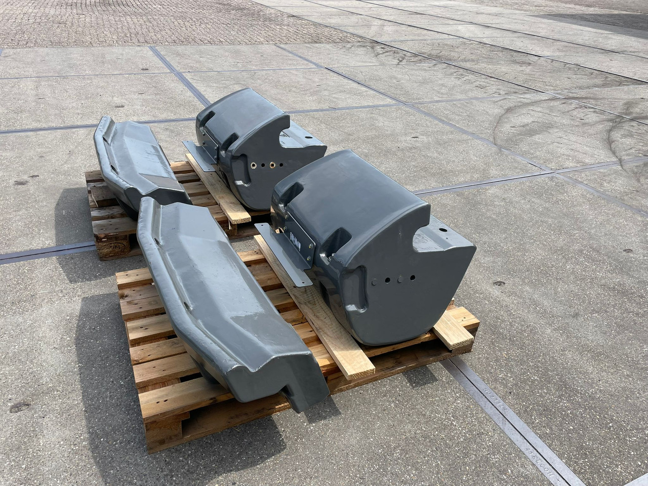 FENDT 420 + 810 kg - Counterweight for Agricultural machinery: picture 3 FENDT 420 + 810 kg - Counterweight for Agricultural machinery: picture 3