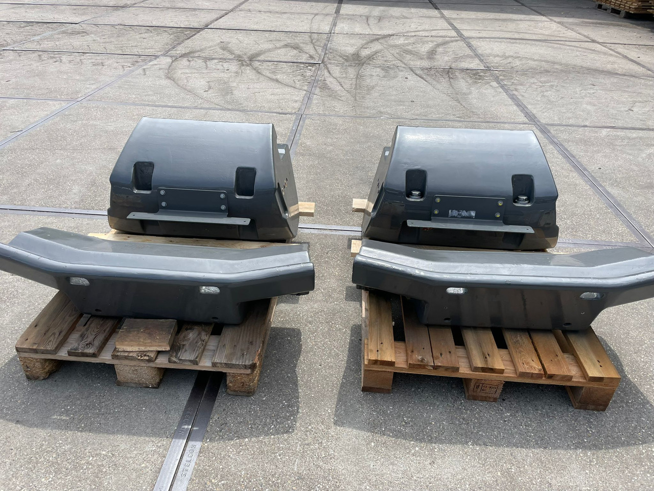 FENDT 420 + 810 kg - Counterweight for Agricultural machinery: picture 5 FENDT 420 + 810 kg - Counterweight for Agricultural machinery: picture 5