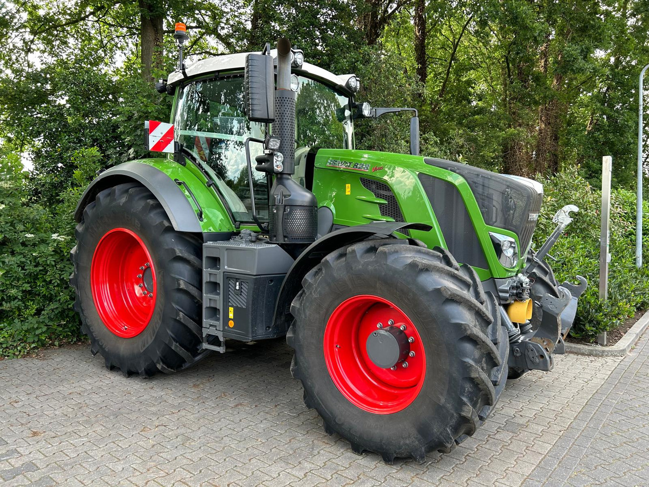 FENDT 828 Vario S4 ProfiPlus - Farm tractor: picture 5 FENDT 828 Vario S4 ProfiPlus - Farm tractor: picture 5