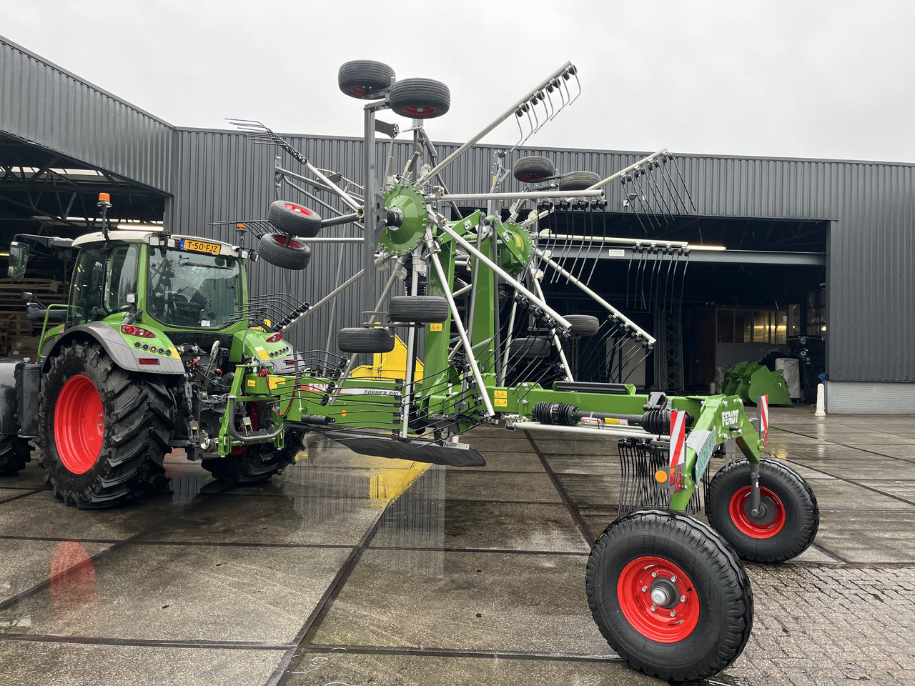 FENDT Former 880 - Tedder/ Rake: picture 1 FENDT Former 880 - Tedder/ Rake: picture 1