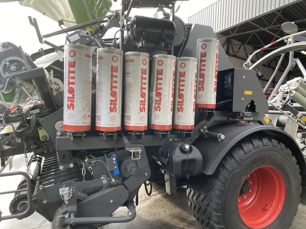FENDT Rotana 130F Combi - Bale wrapper: picture 4 FENDT Rotana 130F Combi - Bale wrapper: picture 4