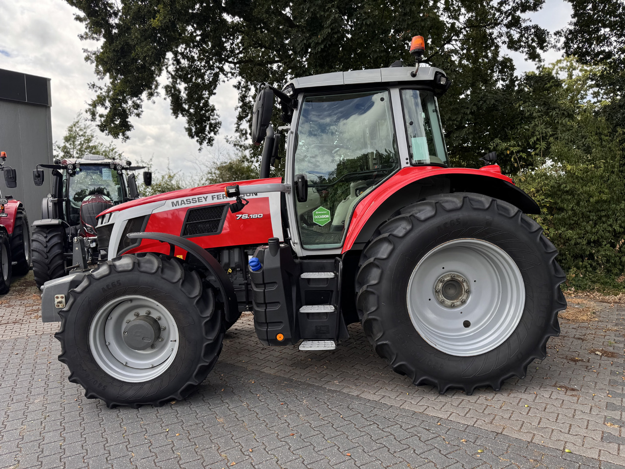 Massey Ferguson 7s.180 Dyna6 Efficient - Farm tractor: picture 2 Massey Ferguson 7s.180 Dyna6 Efficient - Farm tractor: picture 2
