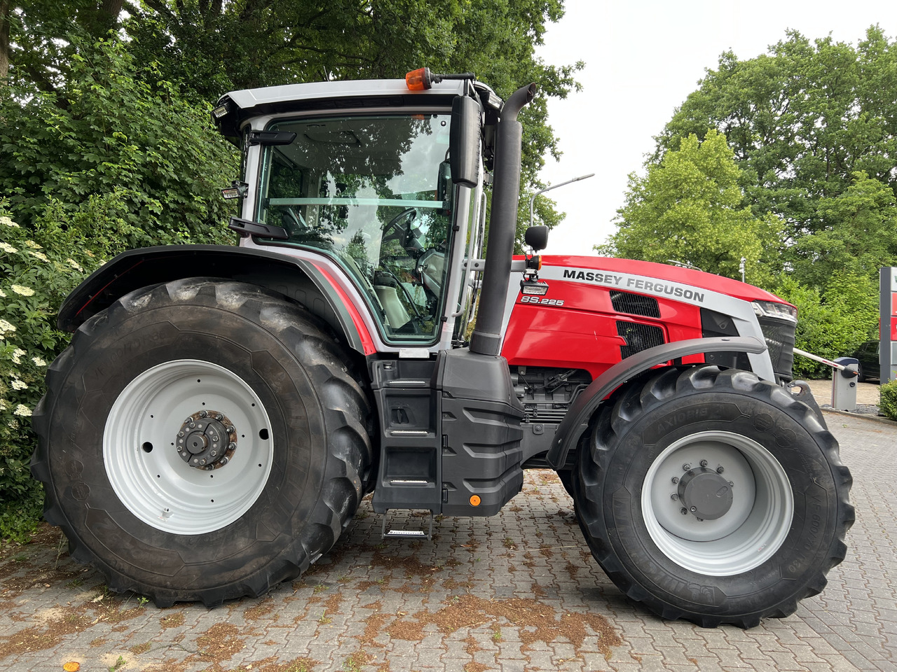 Massey Ferguson 8S.225 Dyne E-power - Farm tractor: picture 4 Massey Ferguson 8S.225 Dyne E-power - Farm tractor: picture 4