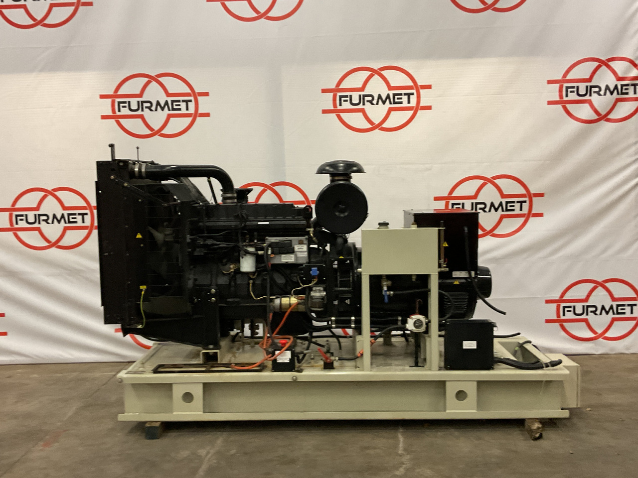 Perkins 250KVA, low standby hours and very complete. - Generator set: picture 1 Perkins 250KVA, low standby hours and very complete. - Generator set: picture 1