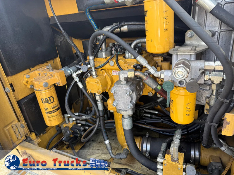 Crawler excavator Caterpillar 325D long reach: picture 17