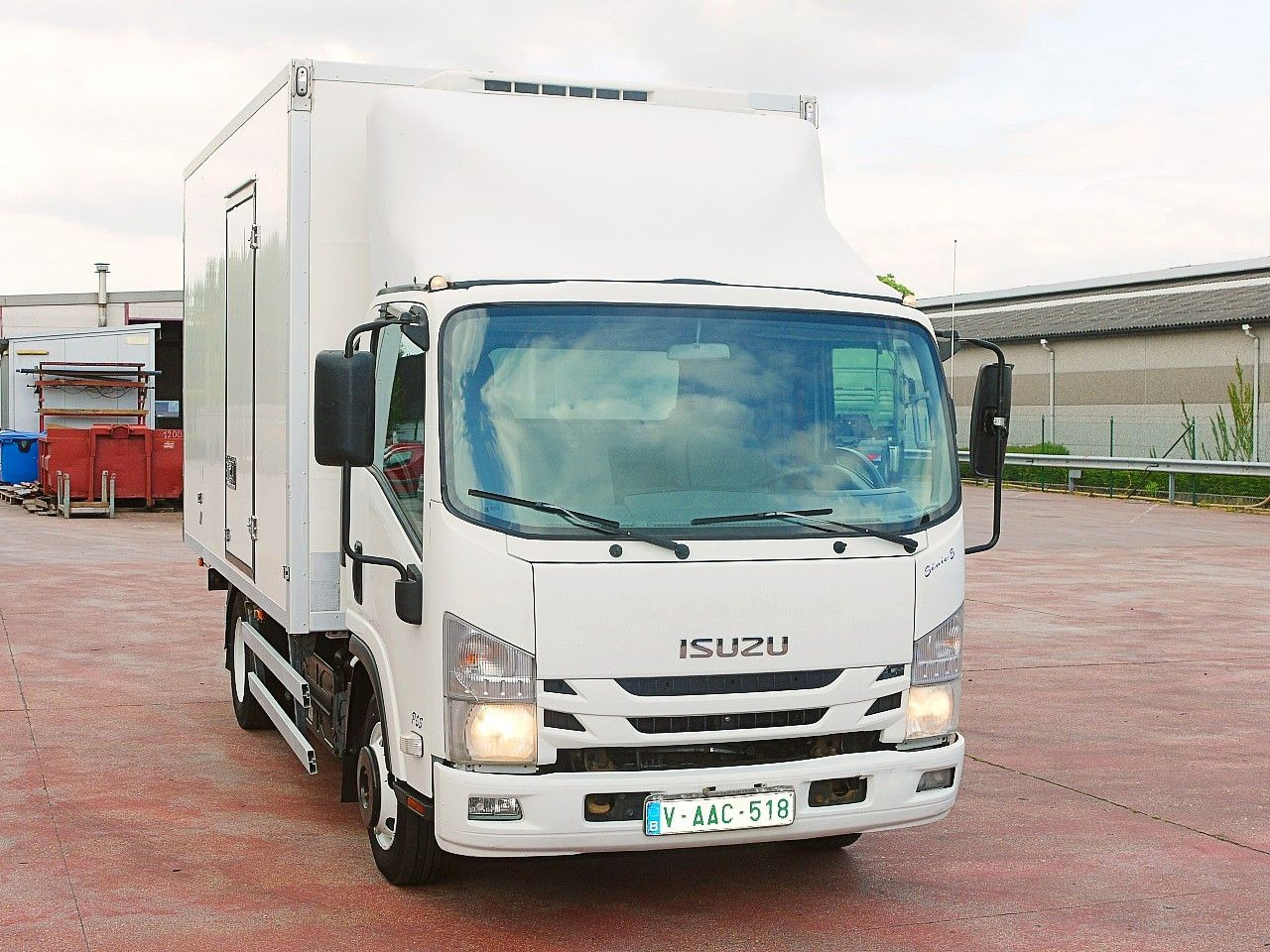 Isuzu N2R 75 KUHLKOFFER THERMOKING V500 MAX €6 - Refrigerated delivery van: picture 1 Isuzu N2R 75 KUHLKOFFER THERMOKING V500 MAX €6 - Refrigerated delivery van: picture 1
