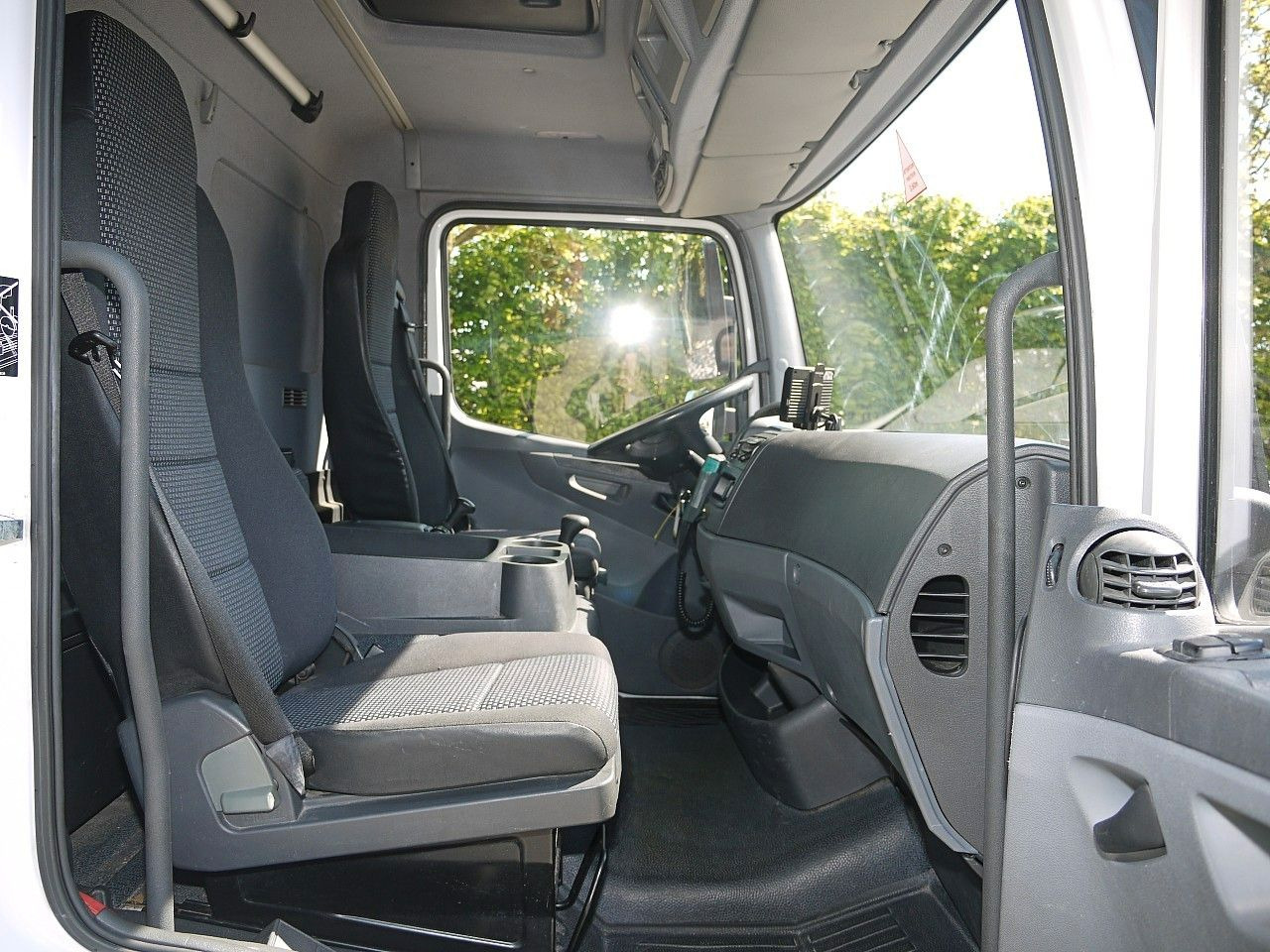 Box truck Mercedes-Benz 1318 ATEGO MEUBEL KOFFER LBW MANUAL  LUFTFEDERNG: picture 13