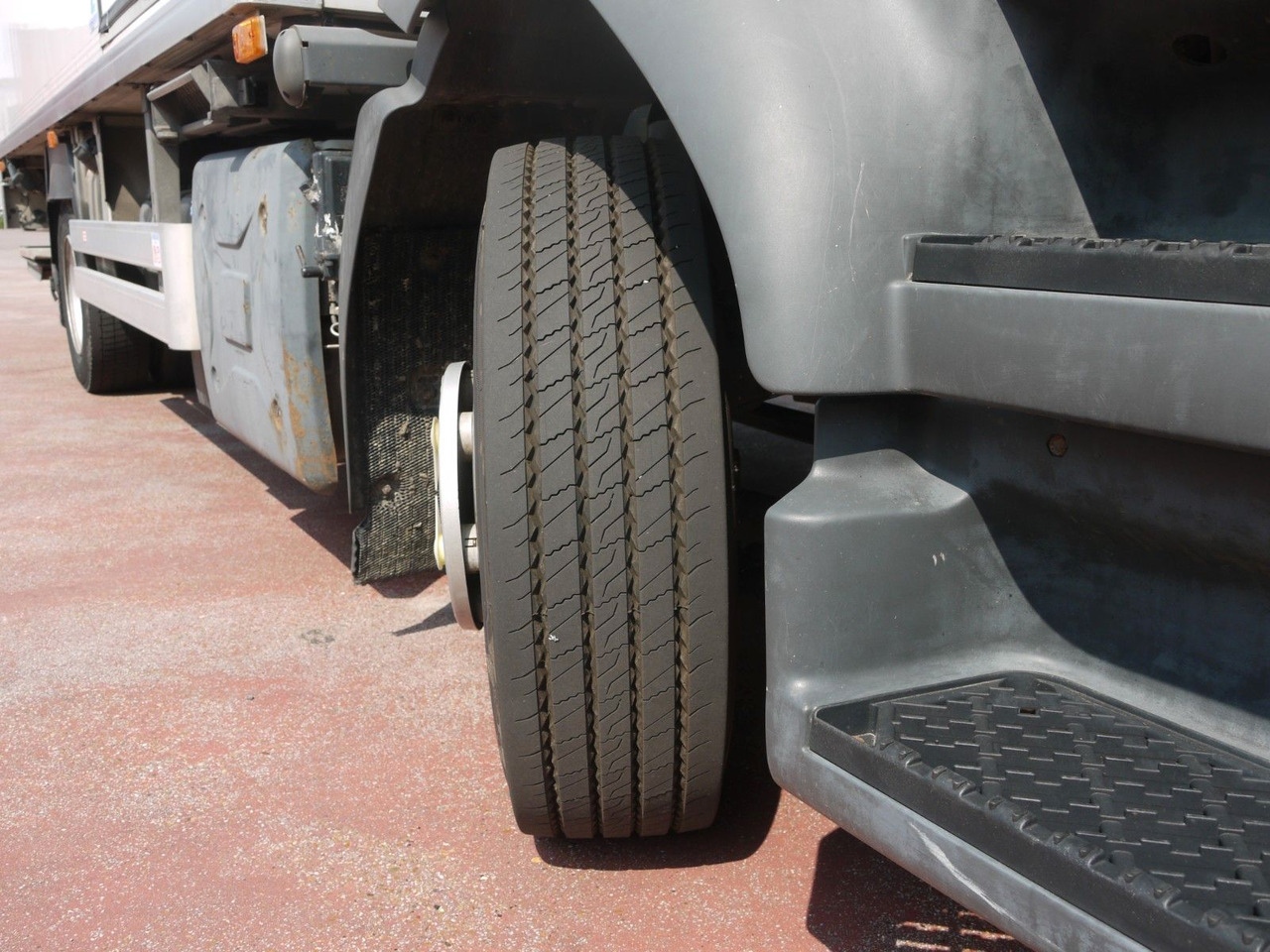 Refrigerator truck Renault D 10 210 KUHLKOFFER CARRIER SUPRA 1150 MT TOP: picture 17 Refrigerator truck Renault D 10 210 KUHLKOFFER CARRIER SUPRA 1150 MT TOP: picture 17