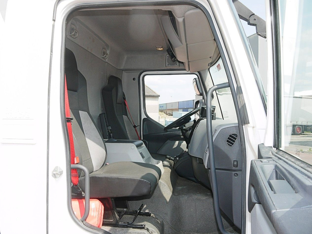 Refrigerator truck Renault D 10 210 KUHLKOFFER CARRIER SUPRA 1150 MT TOP: picture 13 Refrigerator truck Renault D 10 210 KUHLKOFFER CARRIER SUPRA 1150 MT TOP: picture 13