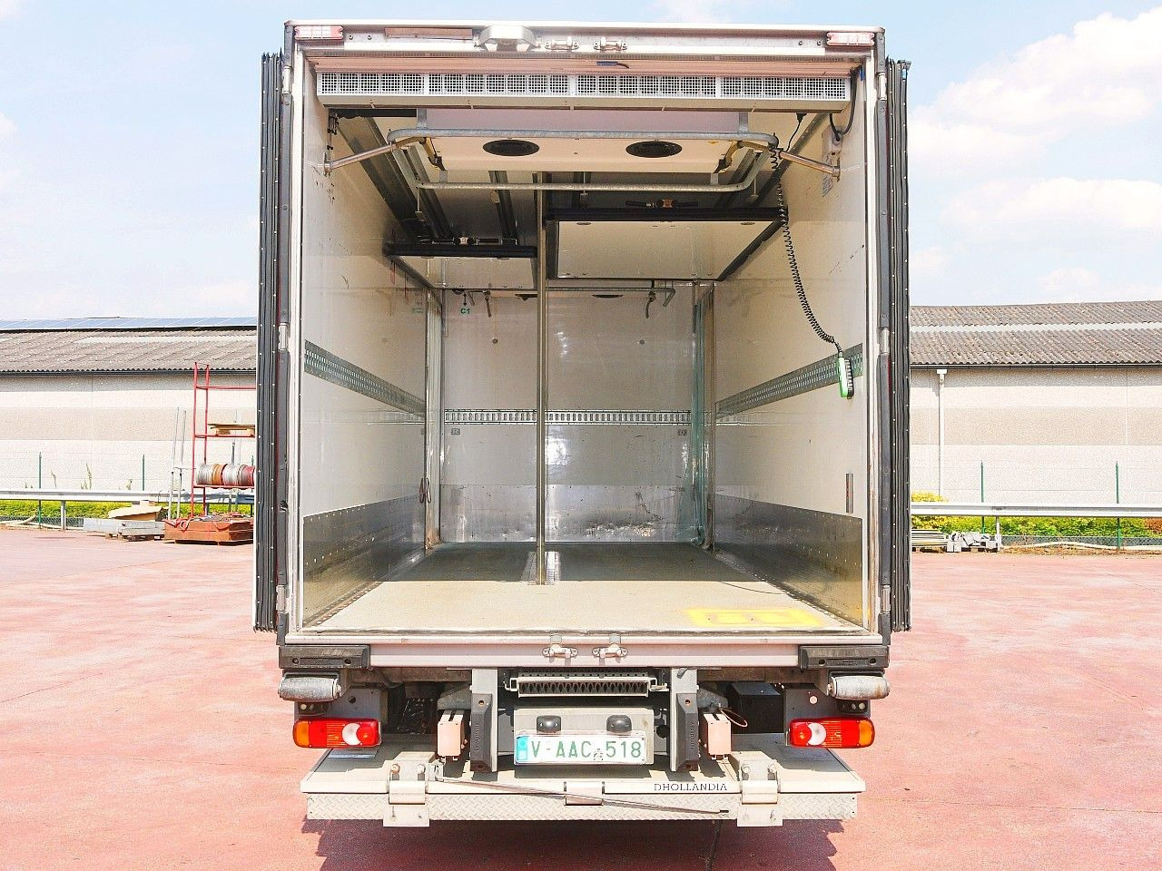 Refrigerator truck Renault D 10 210 KUHLKOFFER CARRIER SUPRA 1150 MT TOP: picture 9 Refrigerator truck Renault D 10 210 KUHLKOFFER CARRIER SUPRA 1150 MT TOP: picture 9