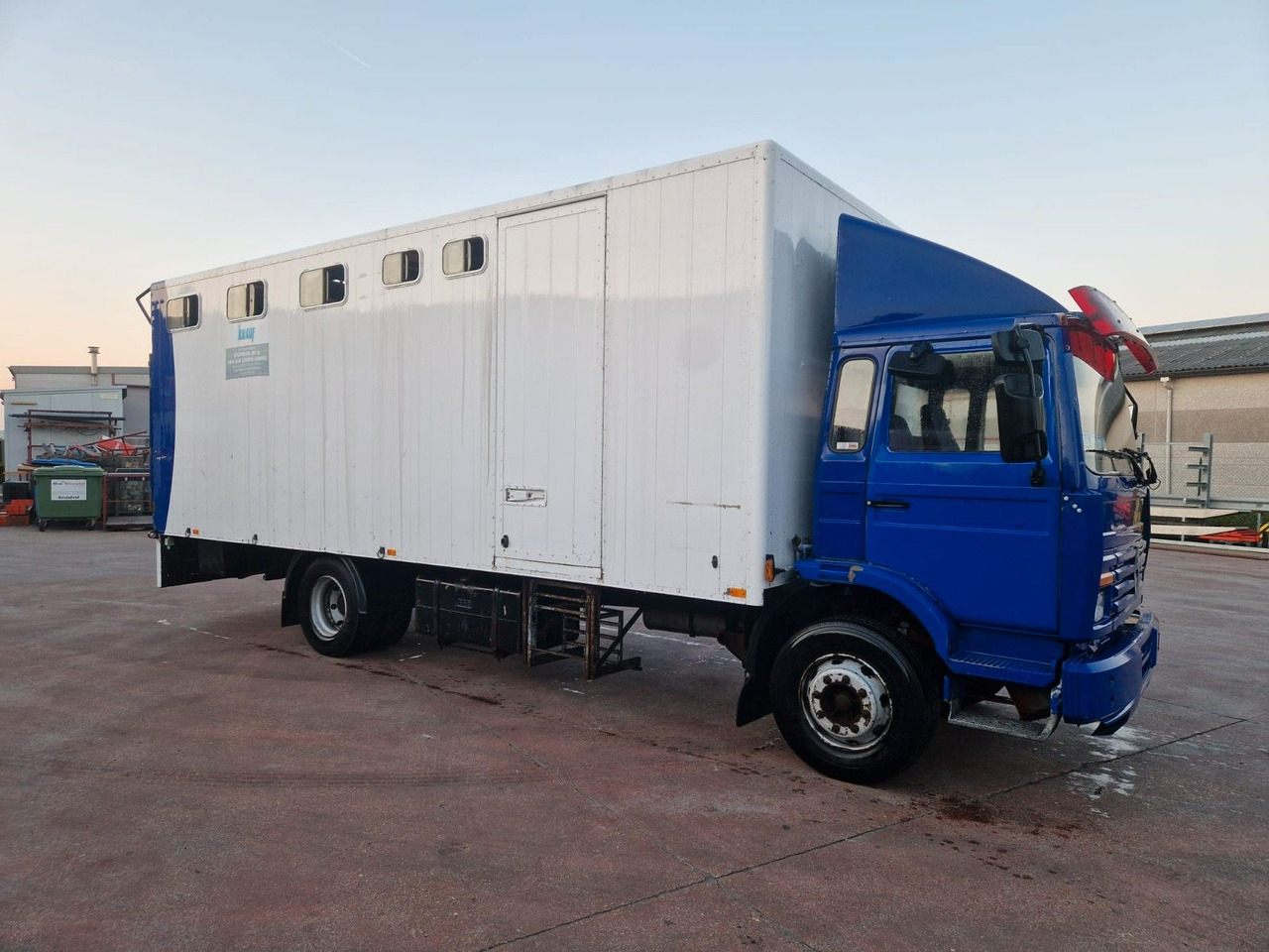 Renault MIDLINER M KOFFER LADEBORDWAND HELLO AFRIKA - Box truck: picture 1 Renault MIDLINER M KOFFER LADEBORDWAND HELLO AFRIKA - Box truck: picture 1