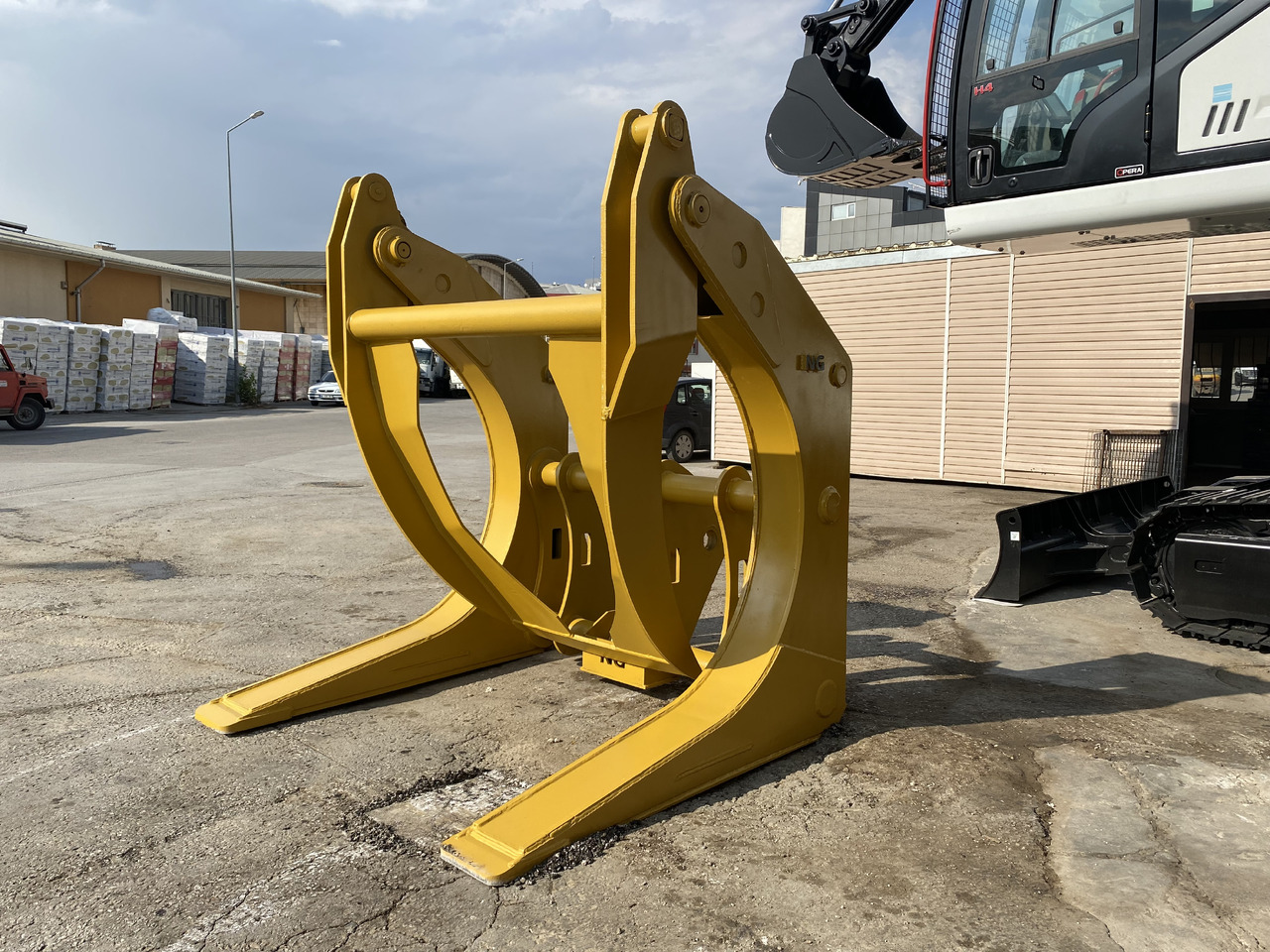 LOG GRAPPLE FOR LOADER - Clamp for Wheel loader: picture 3 LOG GRAPPLE FOR LOADER - Clamp for Wheel loader: picture 3