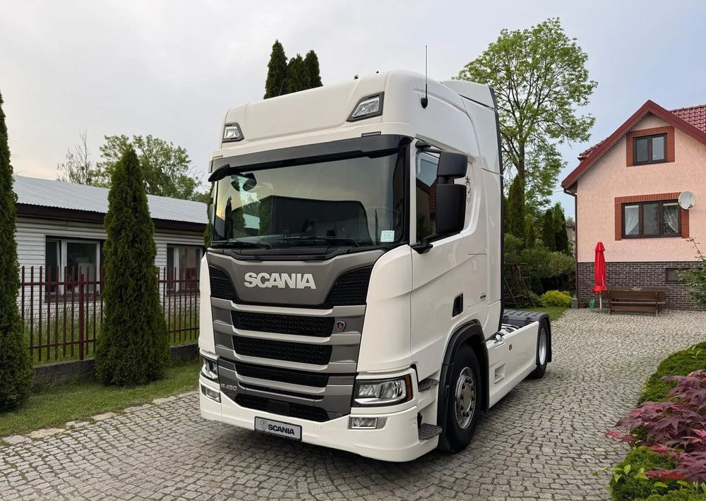 Tractor unit Scania R450: picture 1
