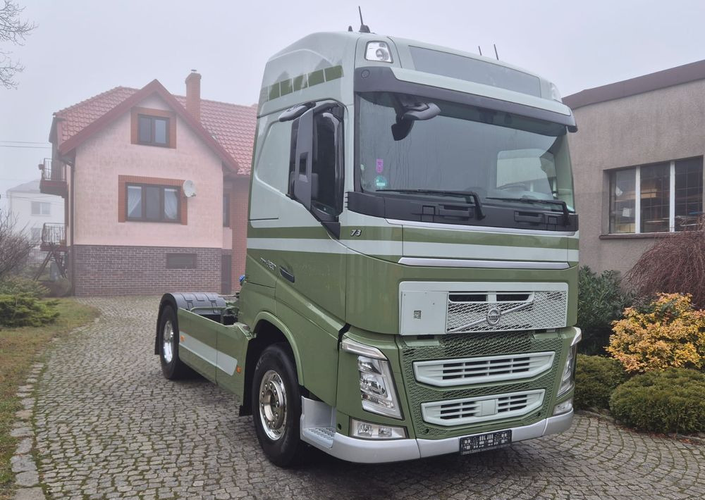 Volvo FH GLOBETROTTER - Tractor unit: picture 3 Volvo FH GLOBETROTTER - Tractor unit: picture 3