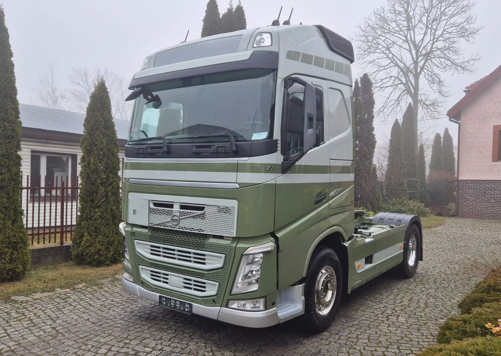 Volvo FH GLOBETROTTER - Tractor unit: picture 1 Volvo FH GLOBETROTTER - Tractor unit: picture 1