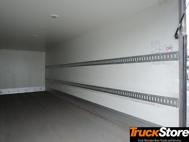 Refrigerator truck Mercedes-Benz Antos 1835 L: picture 10