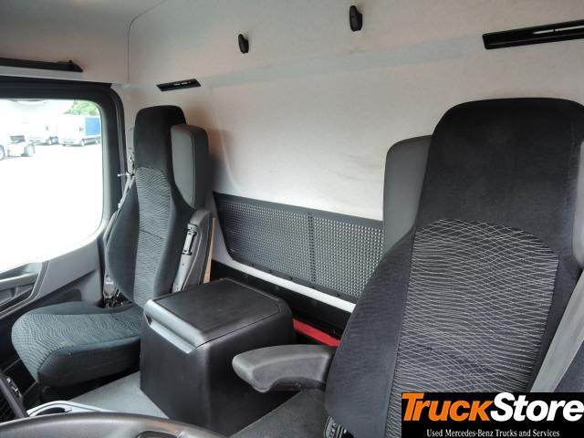 Refrigerator truck Mercedes-Benz Antos 1835 L: picture 7