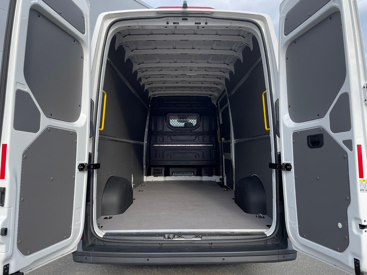 Panel van Volkswagen Crafter Kasten 35 L4H3 KAMERA KLIMA DAB: picture 30 Panel van Volkswagen Crafter Kasten 35 L4H3 KAMERA KLIMA DAB: picture 30