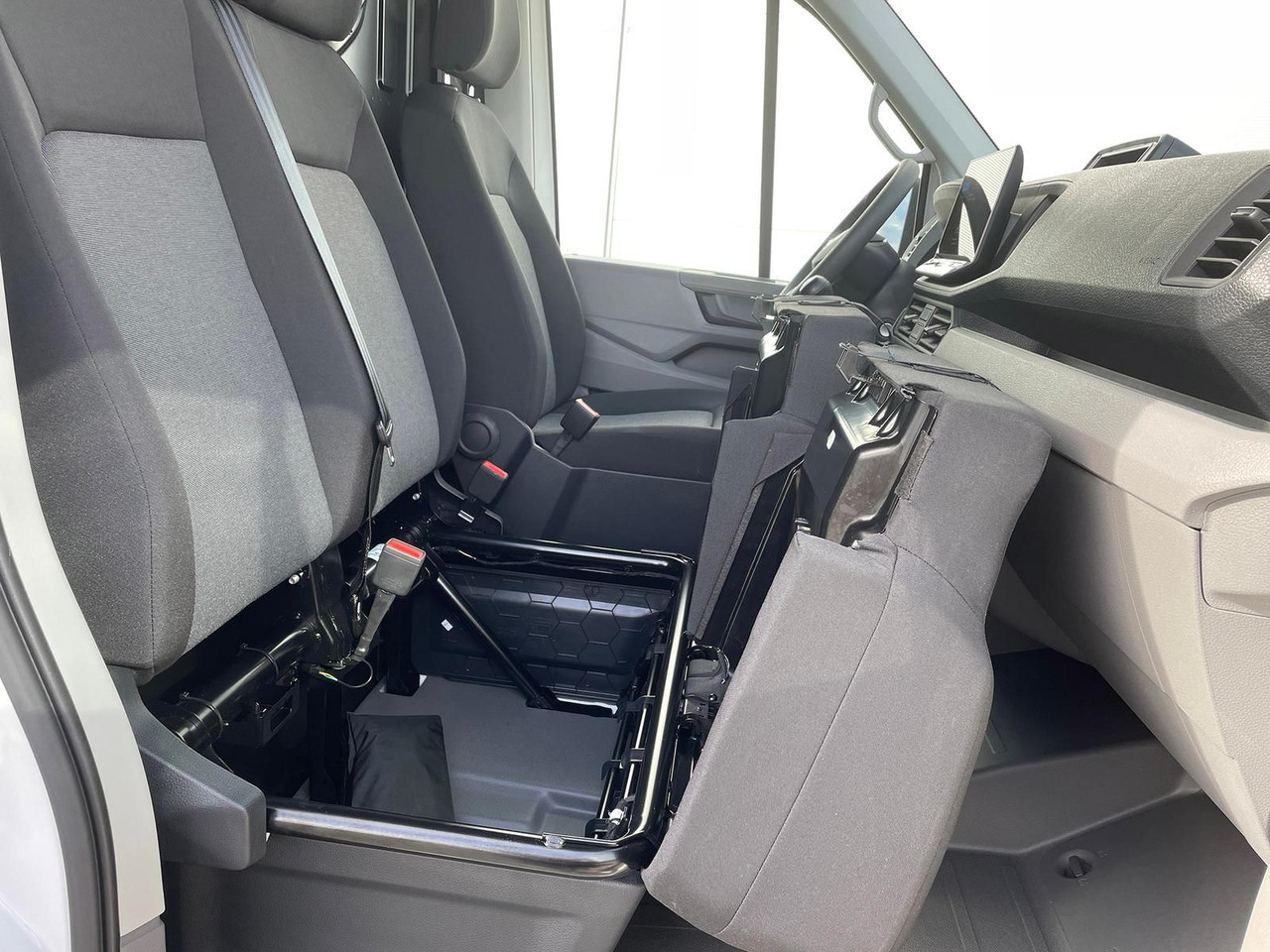 Panel van Volkswagen Crafter Kasten 35 L4H3 KAMERA KLIMA DAB: picture 24 Panel van Volkswagen Crafter Kasten 35 L4H3 KAMERA KLIMA DAB: picture 24