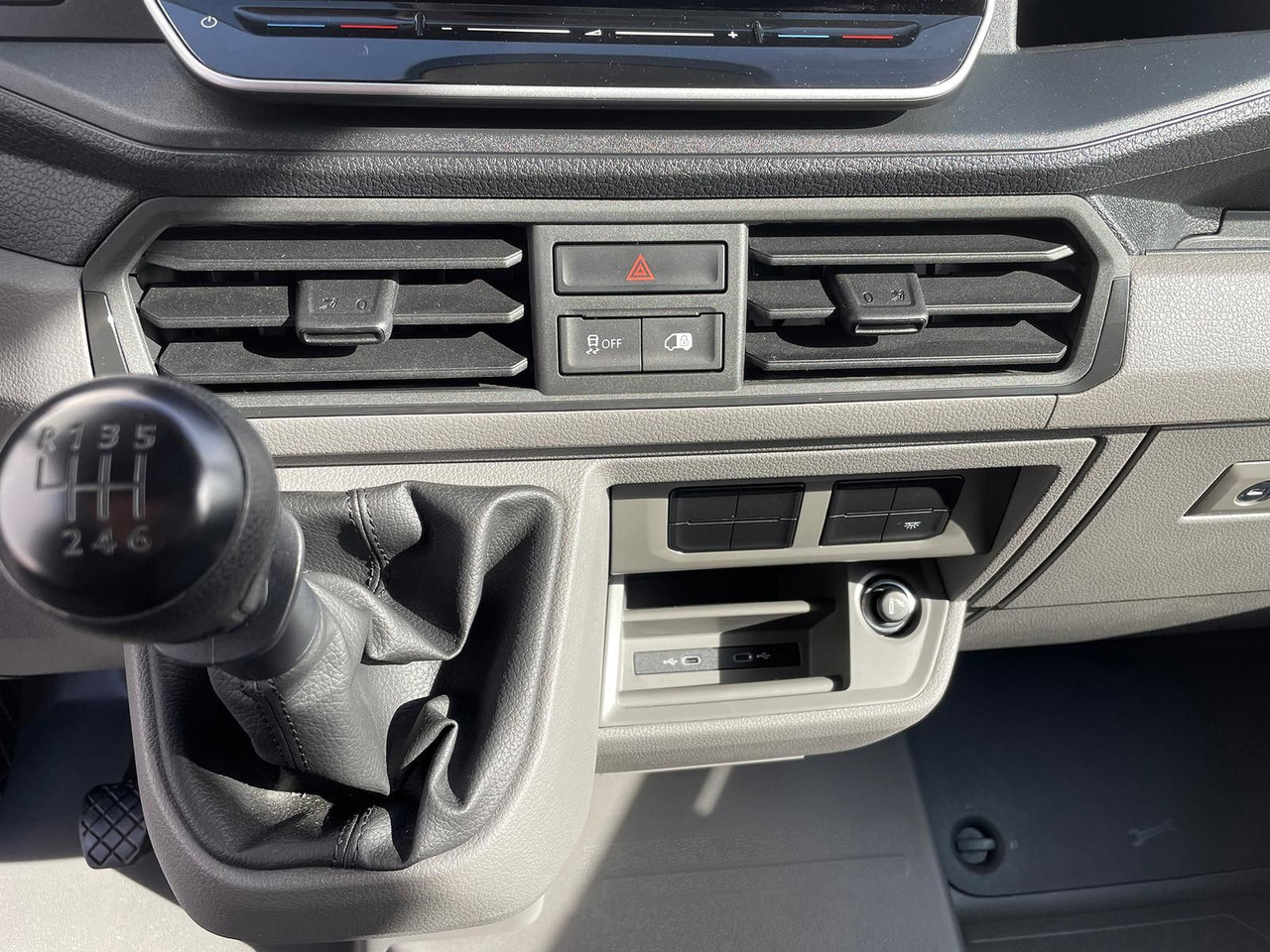 Panel van Volkswagen Crafter Kasten 35 L4H3 KAMERA KLIMA DAB: picture 27 Panel van Volkswagen Crafter Kasten 35 L4H3 KAMERA KLIMA DAB: picture 27