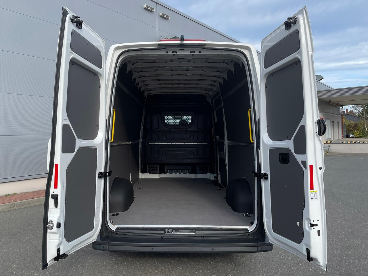 Panel van Volkswagen Crafter Kasten 35 L4H3 KAMERA KLIMA DAB: picture 29 Panel van Volkswagen Crafter Kasten 35 L4H3 KAMERA KLIMA DAB: picture 29