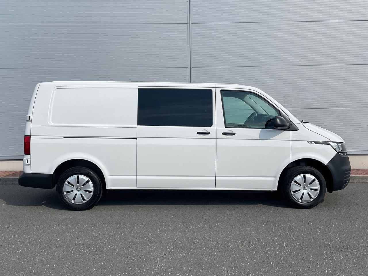 Volkswagen T6.1 Transporter MIXTO LR 2.0 TDI KLIMA PDC - Passenger van: picture 5 Volkswagen T6.1 Transporter MIXTO LR 2.0 TDI KLIMA PDC - Passenger van: picture 5