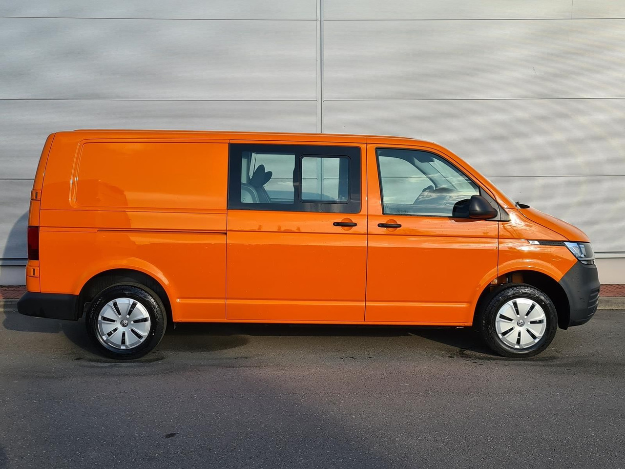 Volkswagen T6.1 Transporter MIXTO lang LED PDC KLIMA SITZH - Car: picture 5 Volkswagen T6.1 Transporter MIXTO lang LED PDC KLIMA SITZH - Car: picture 5