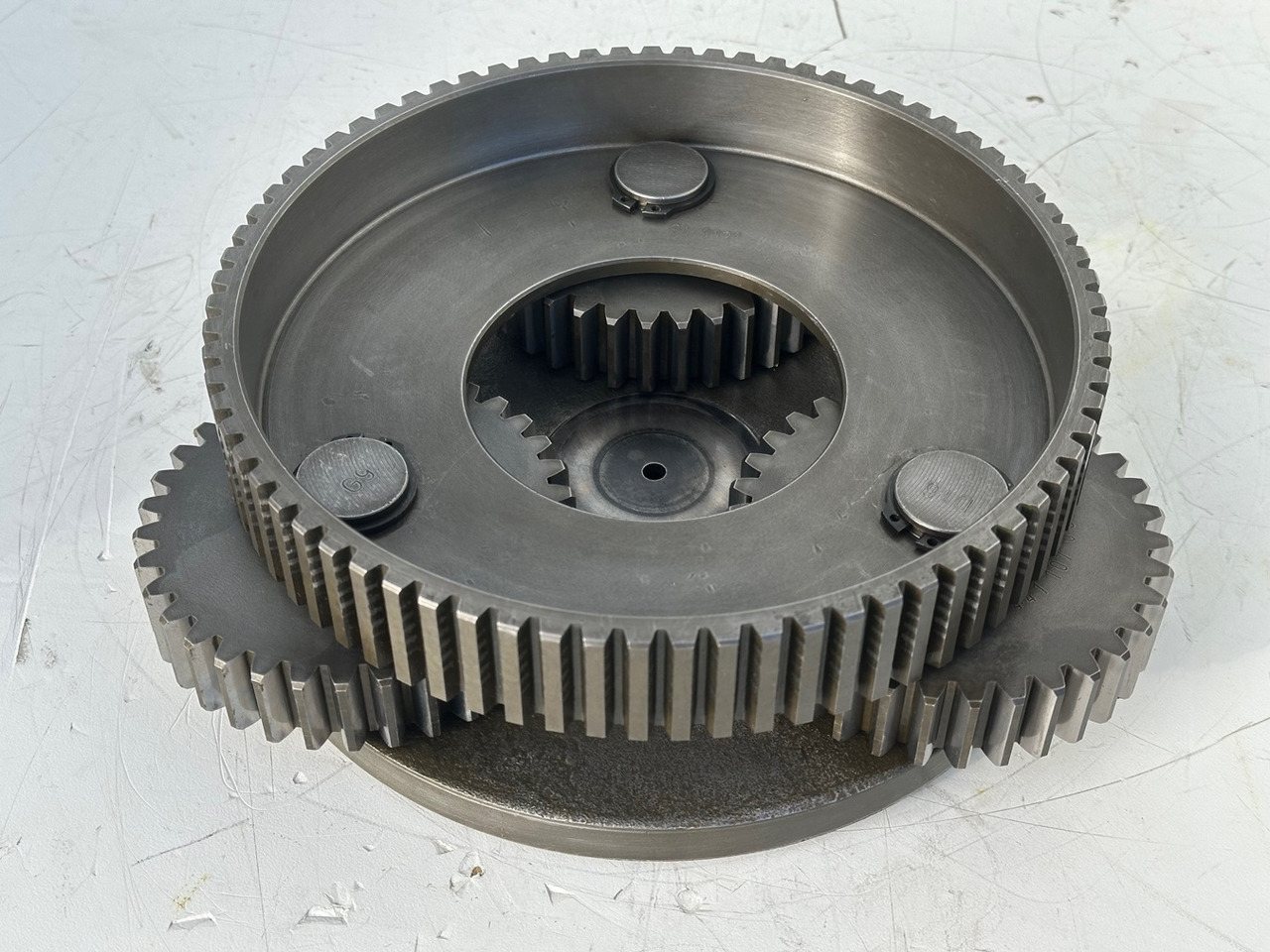 LIEBHERR Original Planetenträger ID-Nr.944171103 mit Planetenräder ID-Nr.944110603-ID-Nr.90201469 mit Lamellenträger ID-Nr.944112103. A900C,A944B,E942,LOS942,LOS944,P942,P944,R942,R944,R944B. #HRV# - Swing motor for Excavator: picture 1 LIEBHERR Original Planetenträger ID-Nr.944171103 mit Planetenräder ID-Nr.944110603-ID-Nr.90201469 mit Lamellenträger ID-Nr.944112103. A900C,A944B,E942,LOS942,LOS944,P942,P944,R942,R944,R944B. #HRV# - Swing motor for Excavator: picture 1