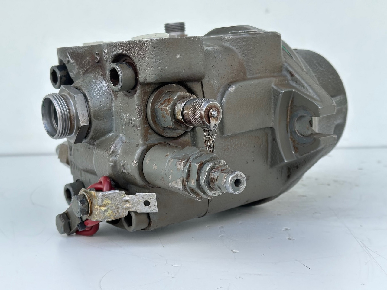 Liebherr Hydraulikeinbaumotor Typ:FMF058, ID-Nr.10122576 - ID-Nr.10145827 - ID-Nr.11371069. LOS1906, P924 COMP , R906, R906 PROTO, R916, R922, R924, R924 COMP, R926 COMP, R926 K LC. #11371069.43199# - Swing motor for Construction machinery: picture 4 Liebherr Hydraulikeinbaumotor Typ:FMF058, ID-Nr.10122576 - ID-Nr.10145827 - ID-Nr.11371069. LOS1906, P924 COMP , R906, R906 PROTO, R916, R922, R924, R924 COMP, R926 COMP, R926 K LC. #11371069.43199# - Swing motor for Construction machinery: picture 4