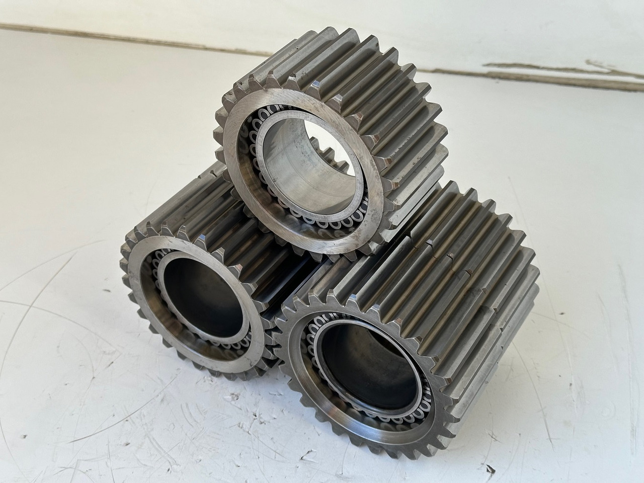 Liebherr Planetenrad ID-Nr.90024935. FAT400P112 - FAT400P130 - FAT400P139. R926, R928, R930, R934, R936, R938, R940, R944, R946, R950 T. #90024935.01.51139# - Gearbox for Construction machinery: picture 3 Liebherr Planetenrad ID-Nr.90024935. FAT400P112 - FAT400P130 - FAT400P139. R926, R928, R930, R934, R936, R938, R940, R944, R946, R950 T. #90024935.01.51139# - Gearbox for Construction machinery: picture 3