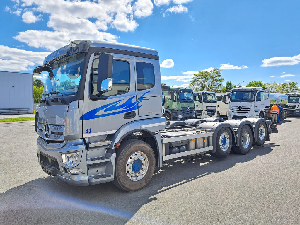 Mercedes Benz Actros 3243 8x2 1,2 & 4 Lenkachse, 2 & 4 Liftbar(Nr. 6051) - Cab chassis truck: picture 3 Mercedes Benz Actros 3243 8x2 1,2 & 4 Lenkachse, 2 & 4 Liftbar(Nr. 6051) - Cab chassis truck: picture 3