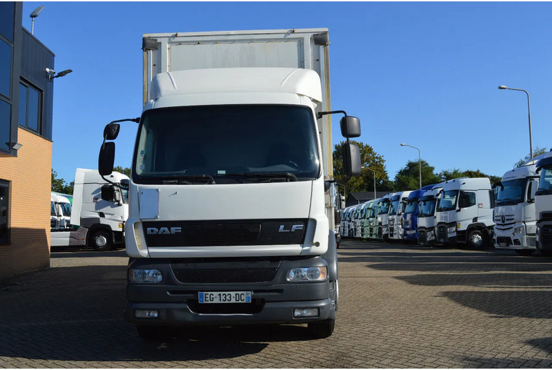 Curtainsider truck DAF CF 250 * EURO3 * MANUAL * 4X2 *: picture 9 Curtainsider truck DAF CF 250 * EURO3 * MANUAL * 4X2 *: picture 9