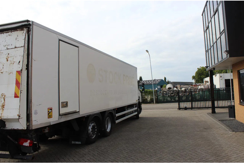 Scania P320 * EURO5 * 6X2 * CARRIER SUPRA 750 * MANUAL * - Refrigerator truck: picture 4 Scania P320 * EURO5 * 6X2 * CARRIER SUPRA 750 * MANUAL * - Refrigerator truck: picture 4