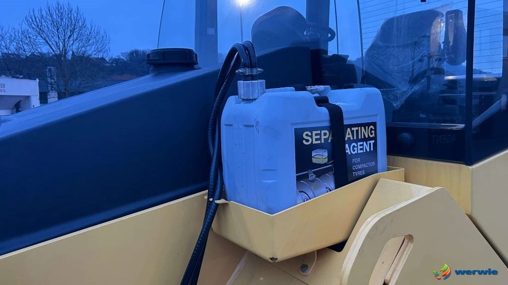 Pneumatic roller Bomag BW 28 RH: picture 12