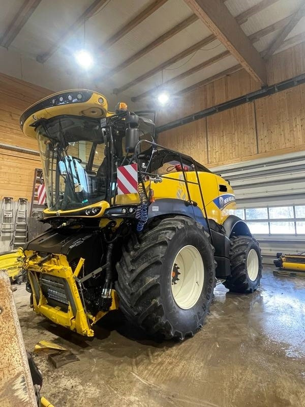 New Holland FR 650 - Forage harvester: picture 2 New Holland FR 650 - Forage harvester: picture 2
