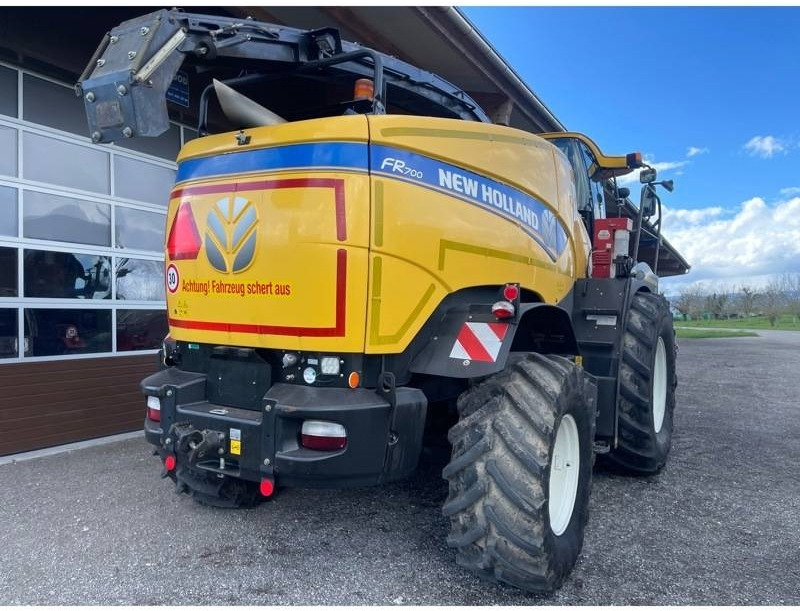 New Holland FR 700 - Forage harvester: picture 3 New Holland FR 700 - Forage harvester: picture 3