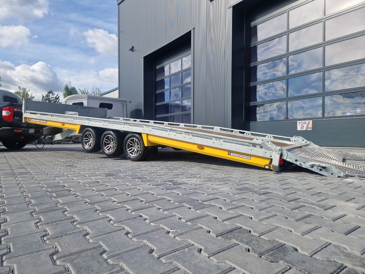 BJT T Transporter 231 550x224cm yellow ankippbar Heckrampe Tridem Alufelgen 10" 3500kg - Autotransporter trailer: picture 1 BJT T Transporter 231 550x224cm yellow ankippbar Heckrampe Tridem Alufelgen 10" 3500kg - Autotransporter trailer: picture 1