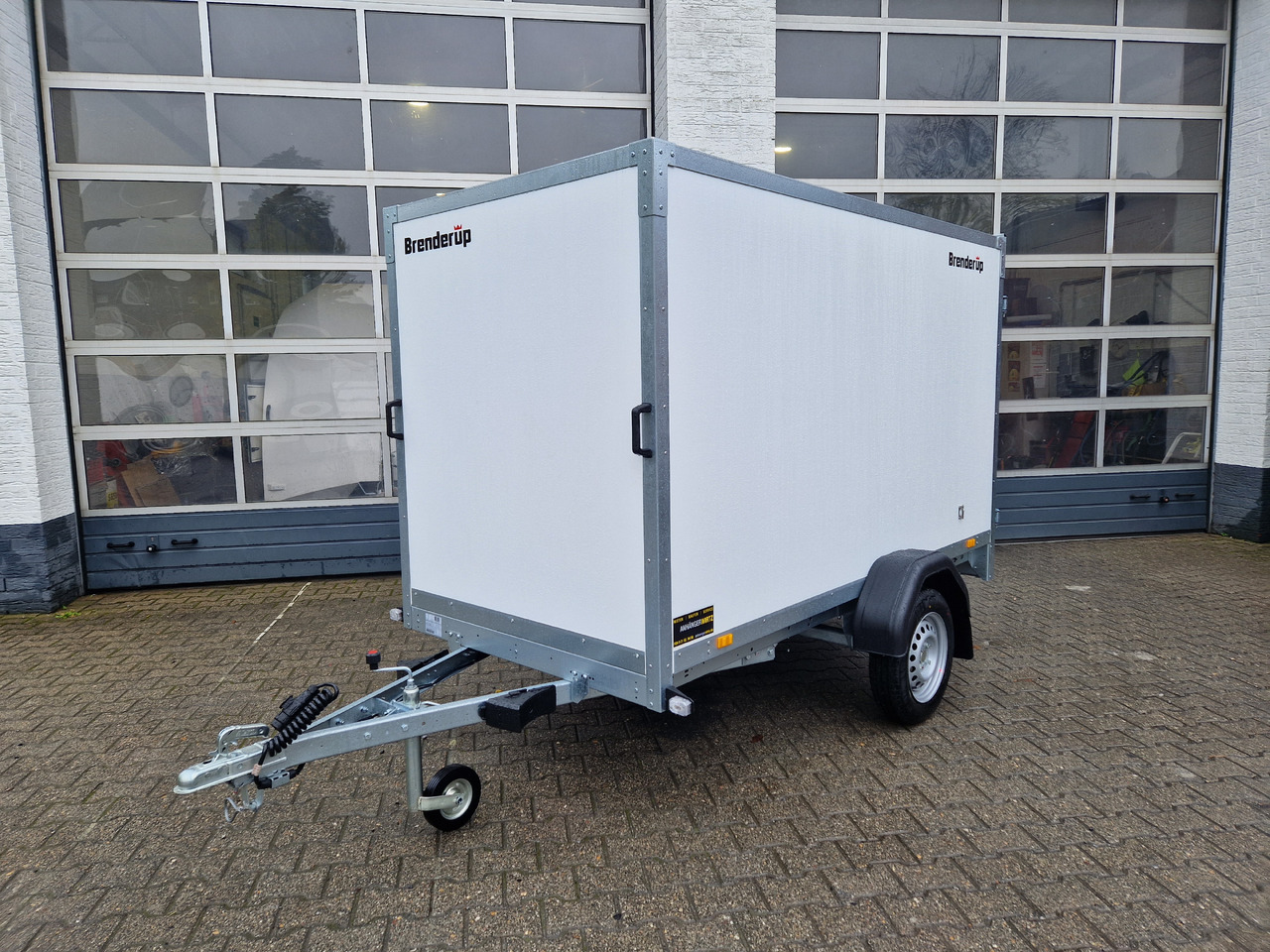 Brenderup Cargo Dynamic CD260 UBD 260x130x150cm Hecktüren Wabenwände (S) 750kg - Closed box trailer: picture 1 Brenderup Cargo Dynamic CD260 UBD 260x130x150cm Hecktüren Wabenwände (S) 750kg - Closed box trailer: picture 1