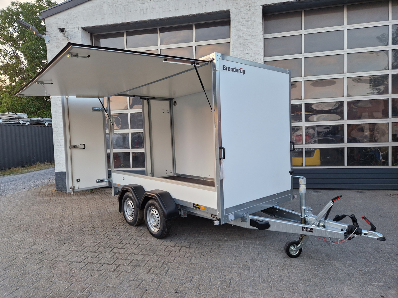 Brenderup Cargo Dynamic CD300 TB D ST SK 300x155x185cm Heck Seitentür Serviceklappe Wabe (M) 2000kg - Vending trailer: picture 1 Brenderup Cargo Dynamic CD300 TB D ST SK 300x155x185cm Heck Seitentür Serviceklappe Wabe (M) 2000kg - Vending trailer: picture 1