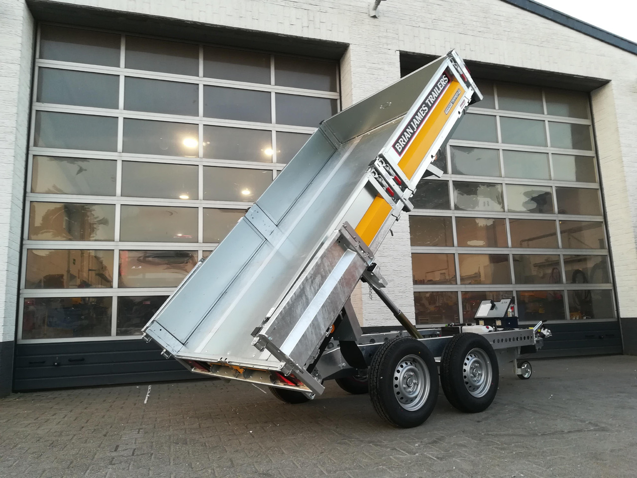 Brian James Trailer CarGO Tipper 2 elektrisch 270x160x30cm Stahlbordwände Hecktür 2700kg on stock - Tipper trailer: picture 1 Brian James Trailer CarGO Tipper 2 elektrisch 270x160x30cm Stahlbordwände Hecktür 2700kg on stock - Tipper trailer: picture 1