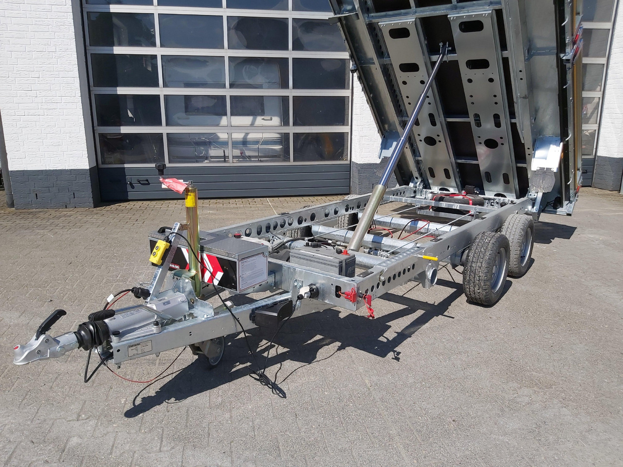 Brian James Trailer CarGO Tipper 2 elektrisch 360x195x30cm Hecktüren Tandem 12" 3500kg os - Tipper trailer: picture 2 Brian James Trailer CarGO Tipper 2 elektrisch 360x195x30cm Hecktüren Tandem 12" 3500kg os - Tipper trailer: picture 2