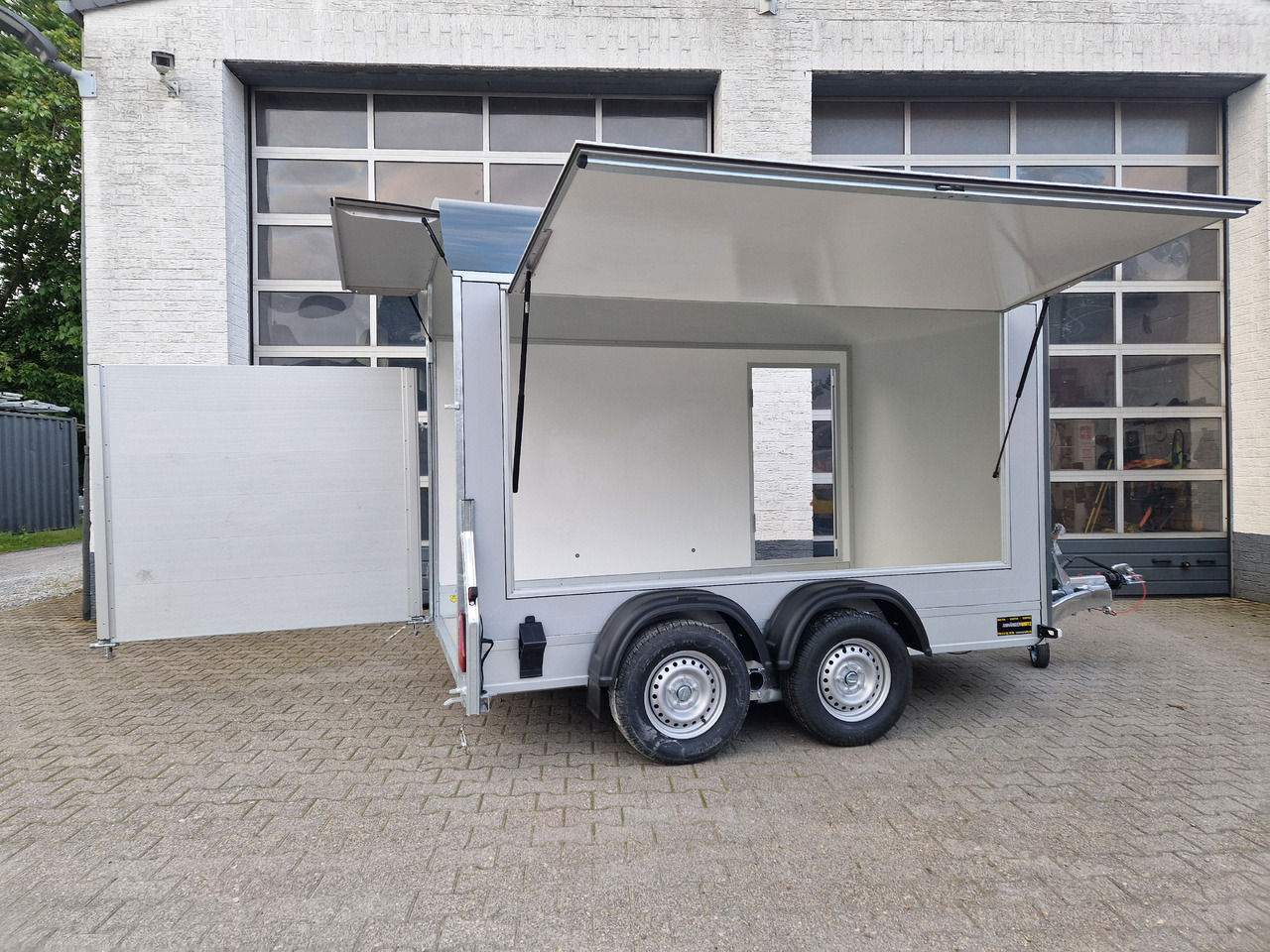 Cargo Roadster 500 312x167x199cm Sandwich Poly irongrey Seitenklappe Seitentür 2000kg Pullman 100km - Closed box trailer: picture 3 Cargo Roadster 500 312x167x199cm Sandwich Poly irongrey Seitenklappe Seitentür 2000kg Pullman 100km - Closed box trailer: picture 3