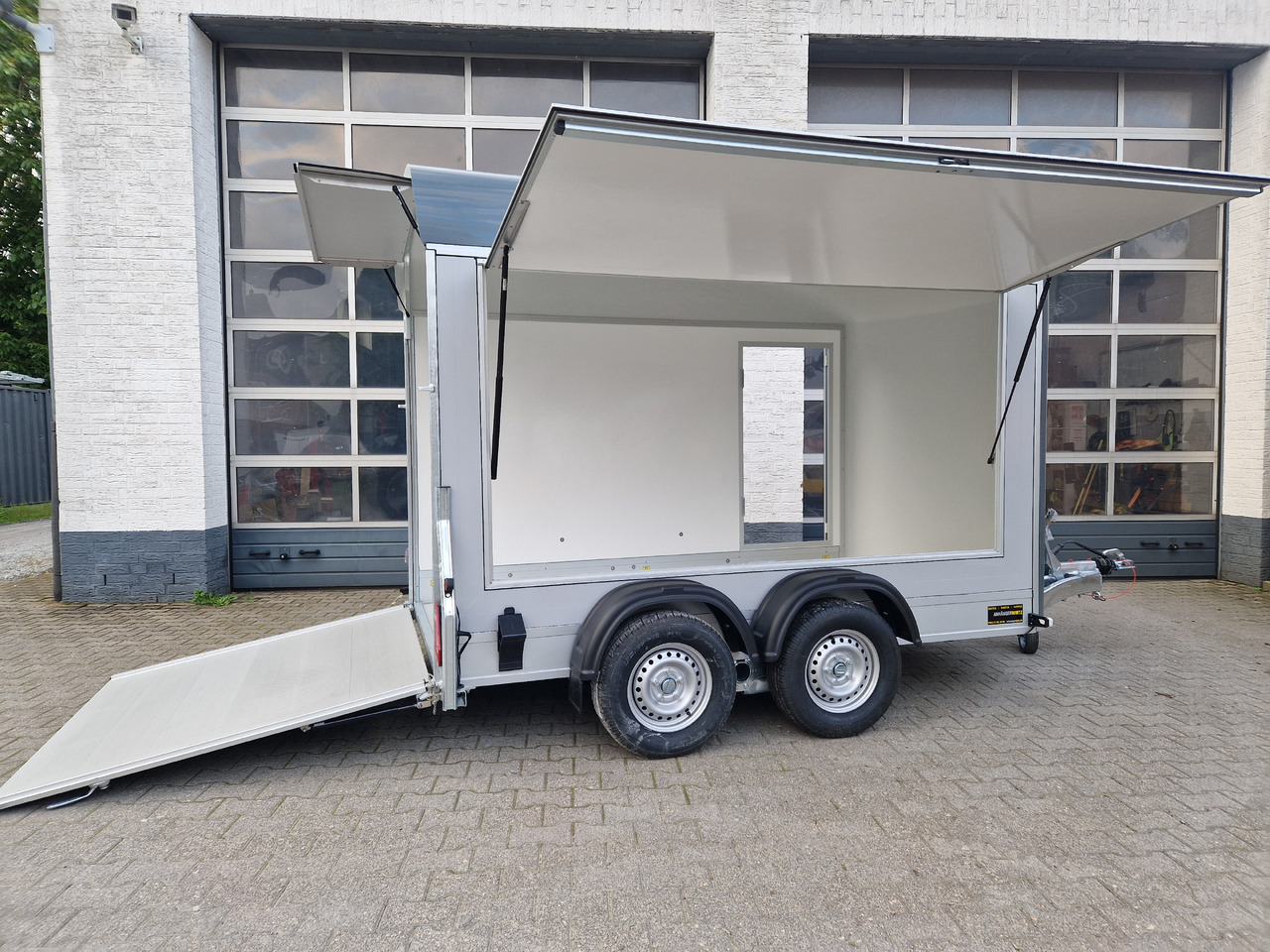Cargo Roadster 500 312x167x199cm Sandwich Poly irongrey Seitenklappe Seitentür 2000kg Pullman 100km - Closed box trailer: picture 2 Cargo Roadster 500 312x167x199cm Sandwich Poly irongrey Seitenklappe Seitentür 2000kg Pullman 100km - Closed box trailer: picture 2