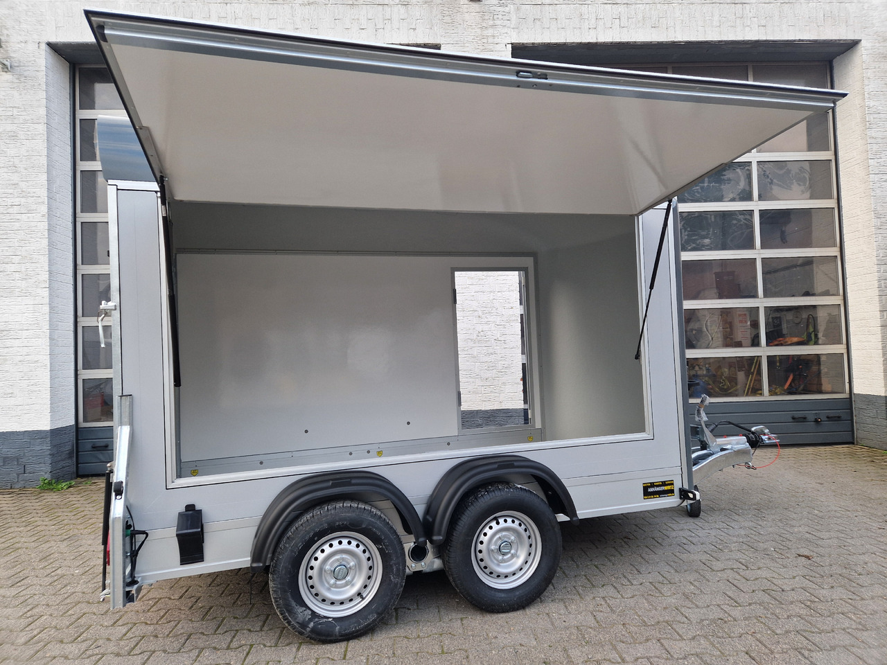 Cargo Roadster 500 312x167x199cm Sandwich Poly irongrey Seitenklappe Seitentür 2000kg Pullman 100km - Closed box trailer: picture 5 Cargo Roadster 500 312x167x199cm Sandwich Poly irongrey Seitenklappe Seitentür 2000kg Pullman 100km - Closed box trailer: picture 5