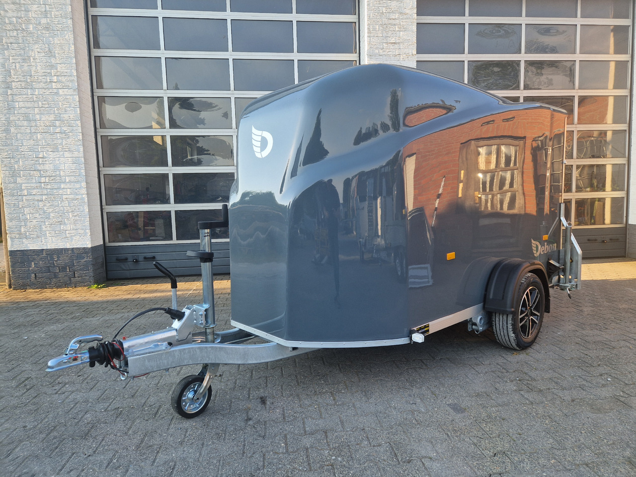 Debon Cargo 1300 300x152x168cm irongrey Seitentür Alufelgen 1300kg Pullman 100kmh Modell 2024 - Closed box trailer: picture 3 Debon Cargo 1300 300x152x168cm irongrey Seitentür Alufelgen 1300kg Pullman 100kmh Modell 2024 - Closed box trailer: picture 3