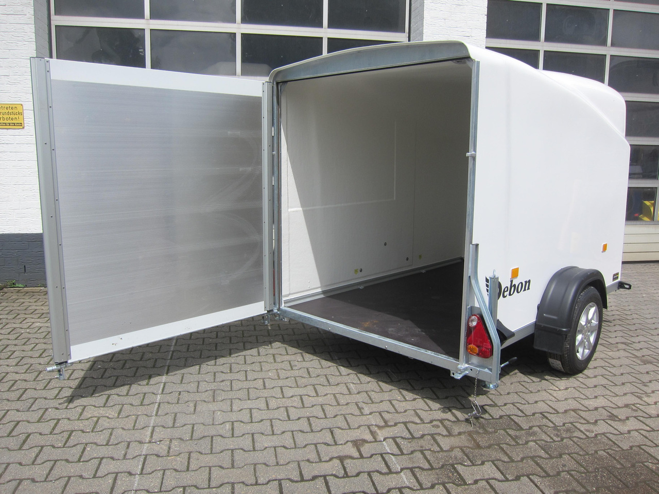 Debon Cargo 1300 300x152x168cm white Alufelgen darkline aerodynamik Pullman II 100km/H 1300kg - Closed box trailer: picture 3 Debon Cargo 1300 300x152x168cm white Alufelgen darkline aerodynamik Pullman II 100km/H 1300kg - Closed box trailer: picture 3