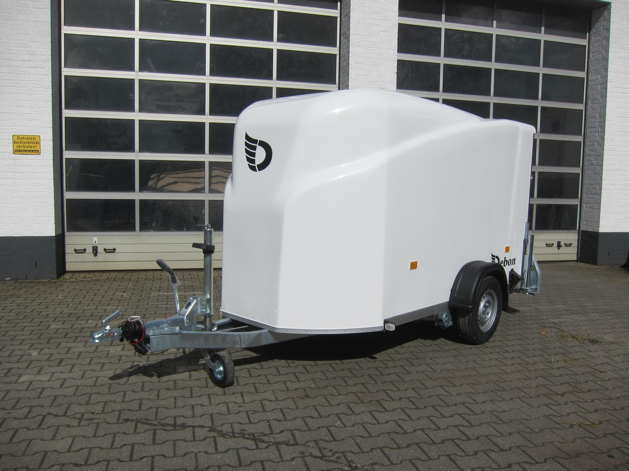 Debon Cargo 1300 300x152x168cm white Pullman II 1300kg 100km/H Modell 2024 - Closed box trailer: picture 1 Debon Cargo 1300 300x152x168cm white Pullman II 1300kg 100km/H Modell 2024 - Closed box trailer: picture 1
