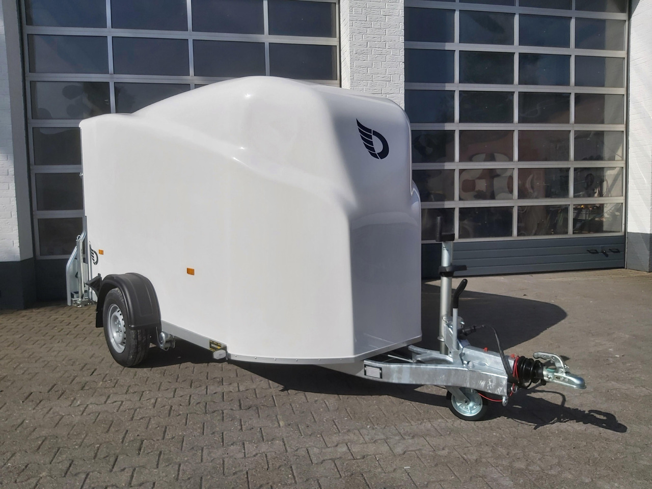 Debon Cargo 1300 300x152x168cm white Pullman II 1300kg 100km/H Modell 2024 - Closed box trailer: picture 2 Debon Cargo 1300 300x152x168cm white Pullman II 1300kg 100km/H Modell 2024 - Closed box trailer: picture 2