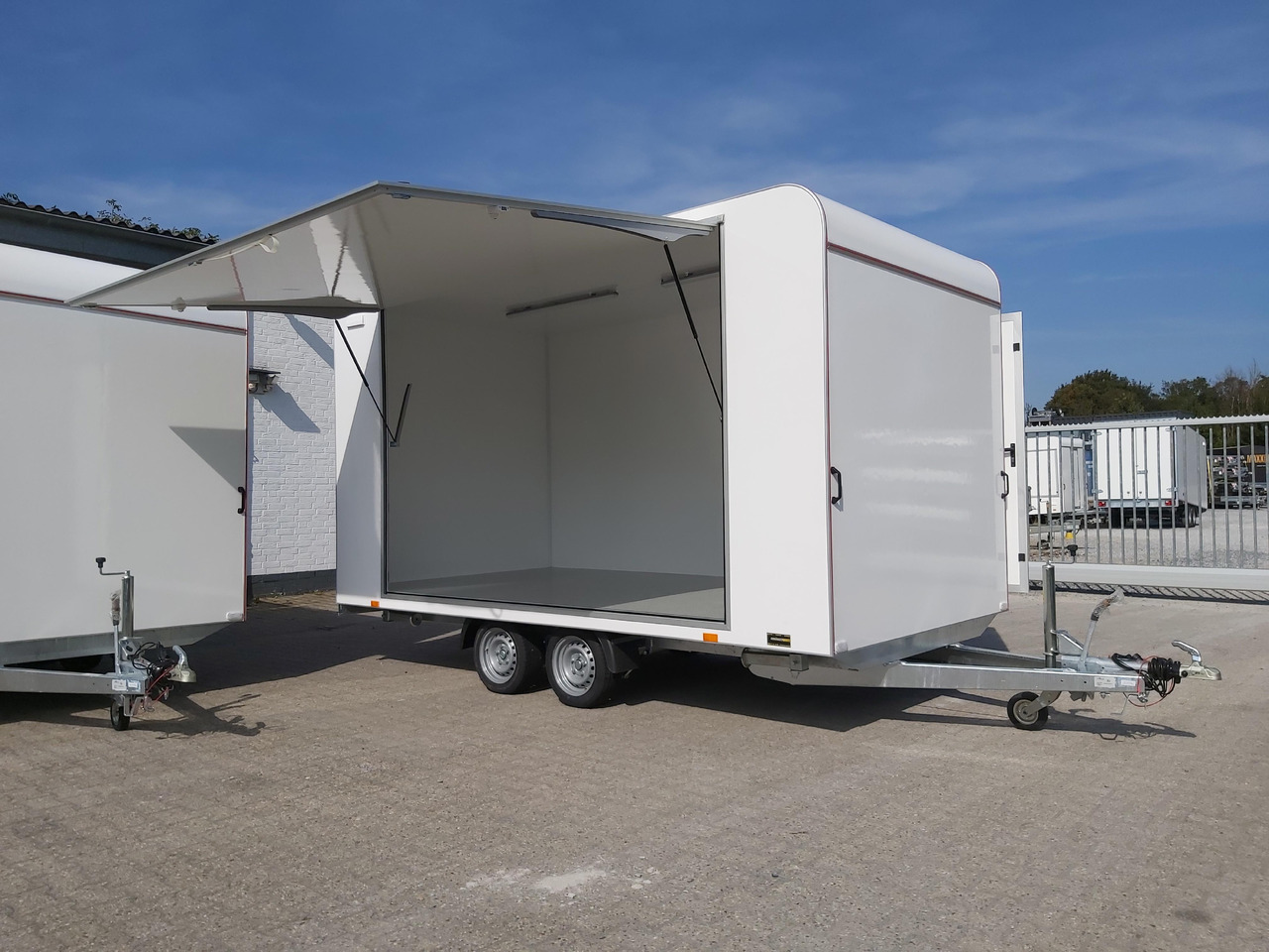Event Trailer Koffer TWSP M 420T.01 420x220x217cm Seitenklappe Tür 230Volt 100 km/H 2700kg - Vending trailer: picture 1 Event Trailer Koffer TWSP M 420T.01 420x220x217cm Seitenklappe Tür 230Volt 100 km/H 2700kg - Vending trailer: picture 1